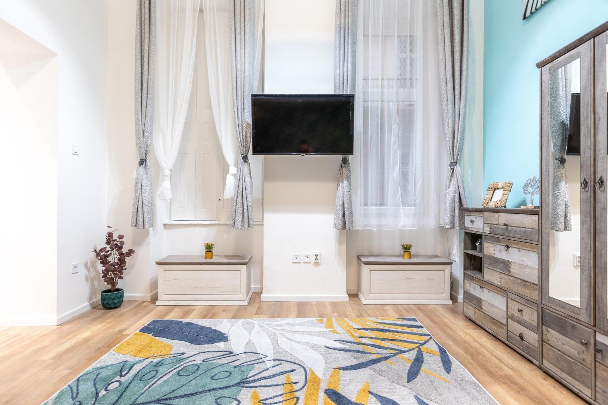 Andrassy Square Apartment *